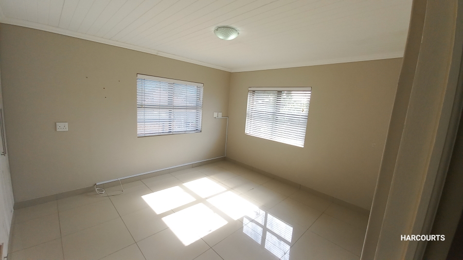 To Let 2 Bedroom Property for Rent in Lansdowne Western Cape